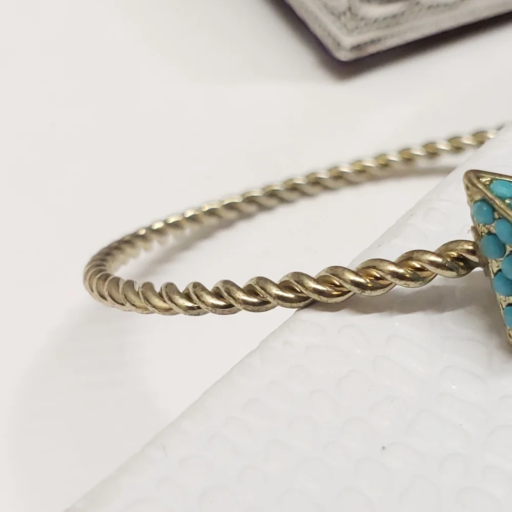 turquoise triangle